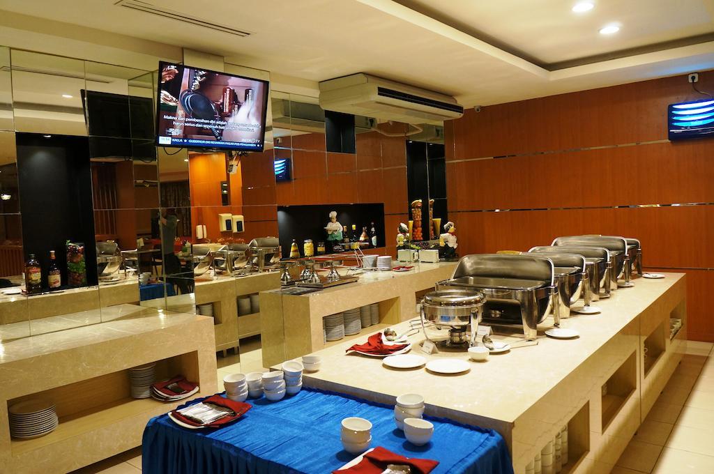 Quin Centro Hotel Palembang Exterior photo