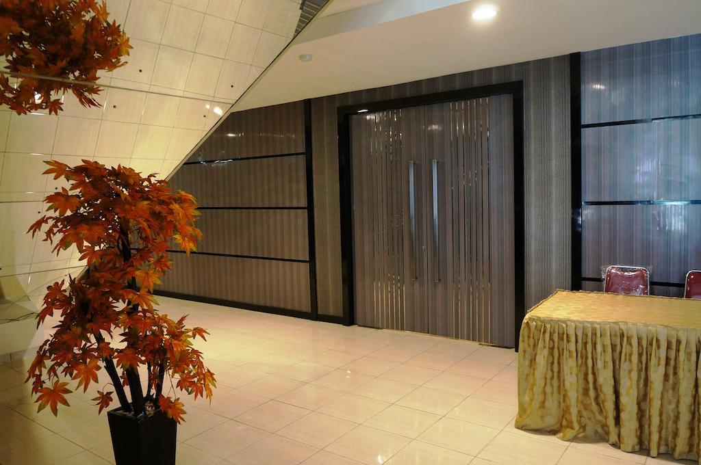 Quin Centro Hotel Palembang Exterior photo