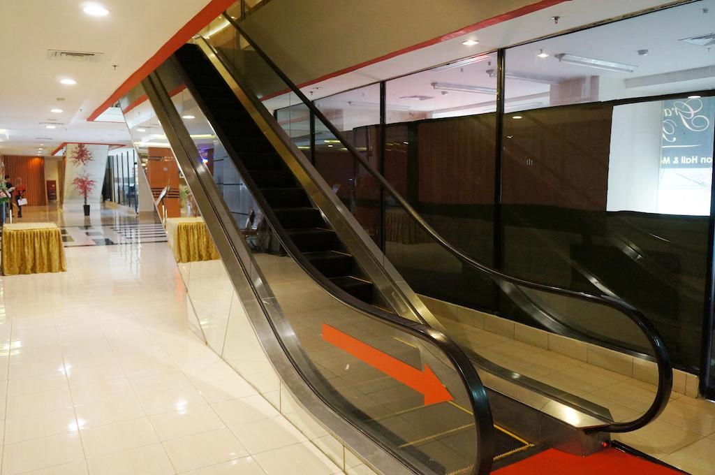 Quin Centro Hotel Palembang Exterior photo