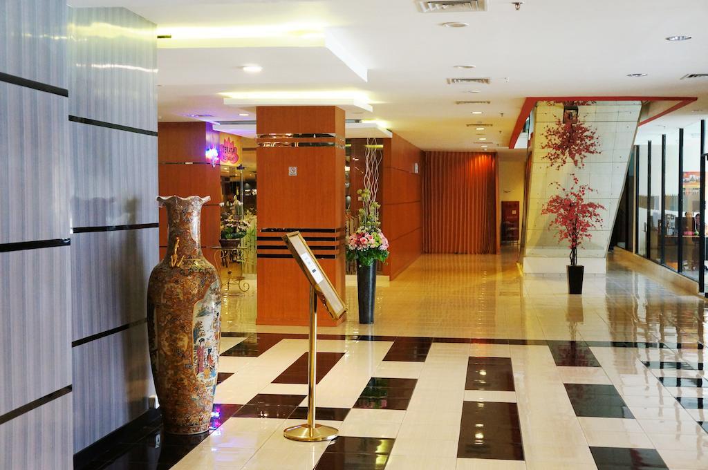 Quin Centro Hotel Palembang Exterior photo
