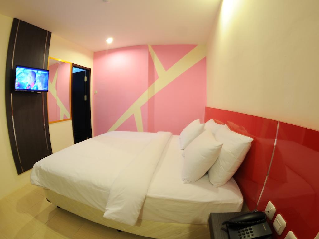 Quin Centro Hotel Palembang Exterior photo